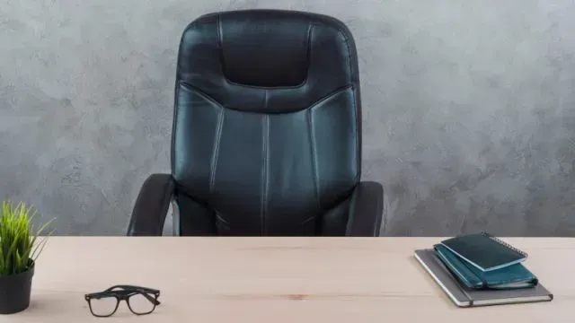 Biurko komputerowe - dlaczego jego wybór jest tak ważny na home office?